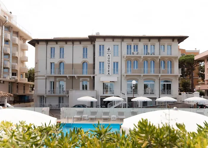 Hotel con piscina a Rimini