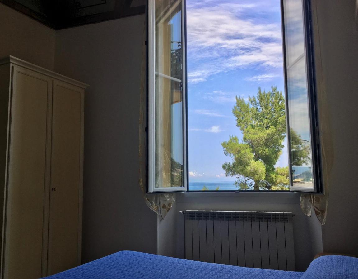 Camera Quadrupla con Vista Mare