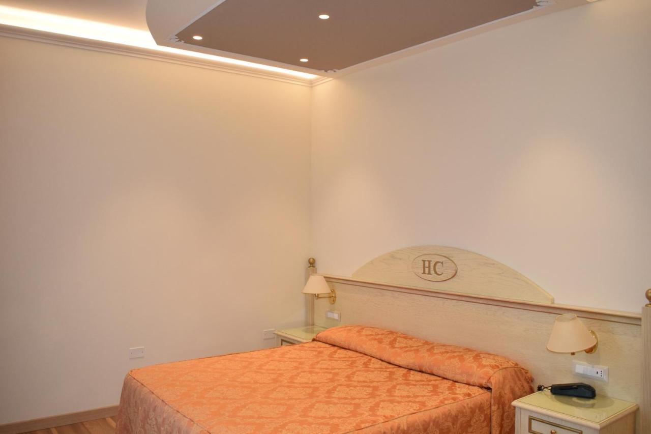 Doppel-/Zweibettzimmer mit seitlichem Meerblick