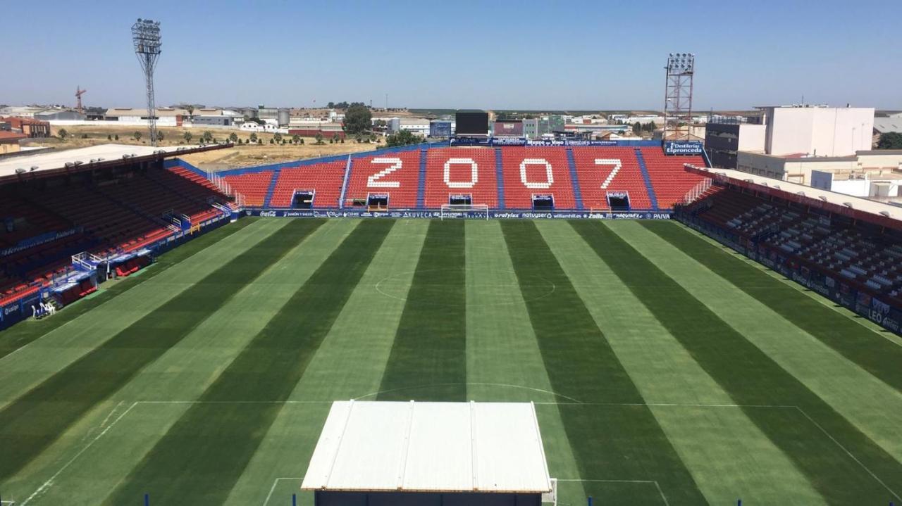 Habitación Doble con 1 o 2 camas y vistas al estadio
