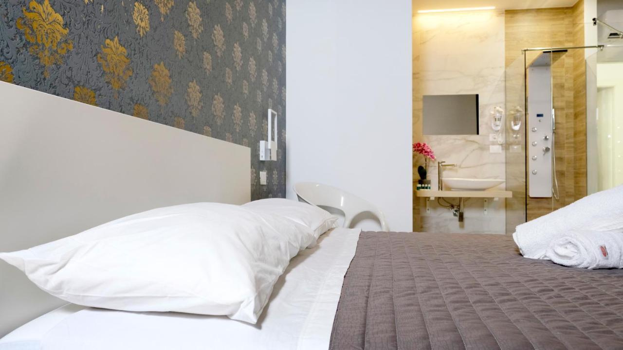 Camera Matrimoniale Deluxe con 1 Letto Supplementare