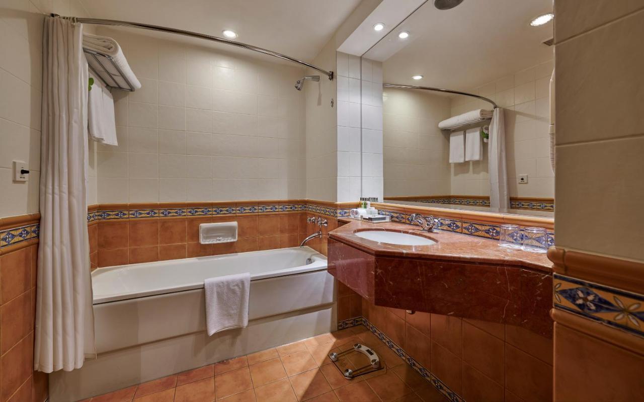 Deluxe Kamer met 2 Aparte Bedden, Gratis Pendeldienst naar DXB Airport Terminal 1 & 3