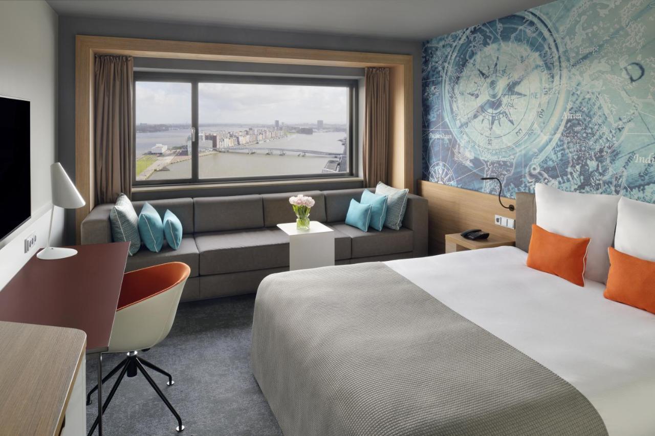 Superior King Room with View