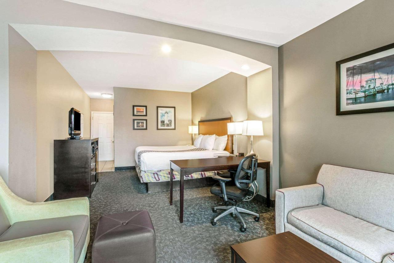 Deluxe King Room - Non-Smoking