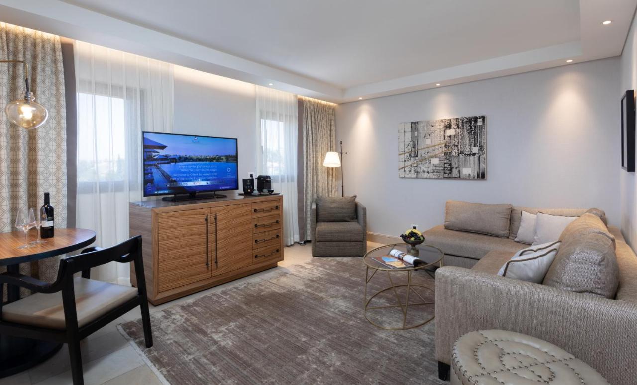 Family Room (2 Adults + 2 Children)