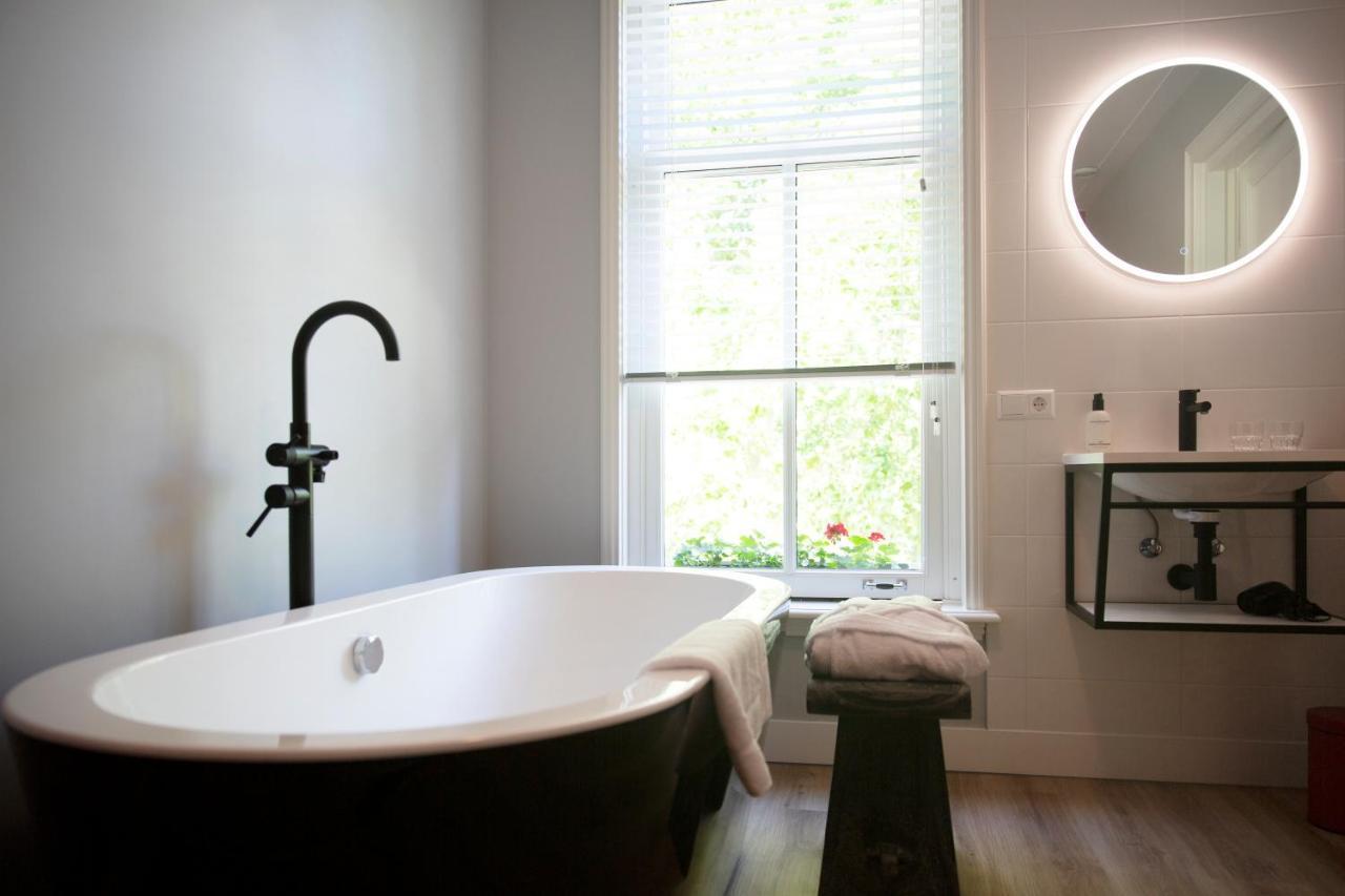 Deluxe Double Room Bath,1011581755:JPEG
