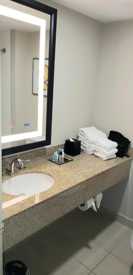 Queen Room - Accessible/Non-Smoking