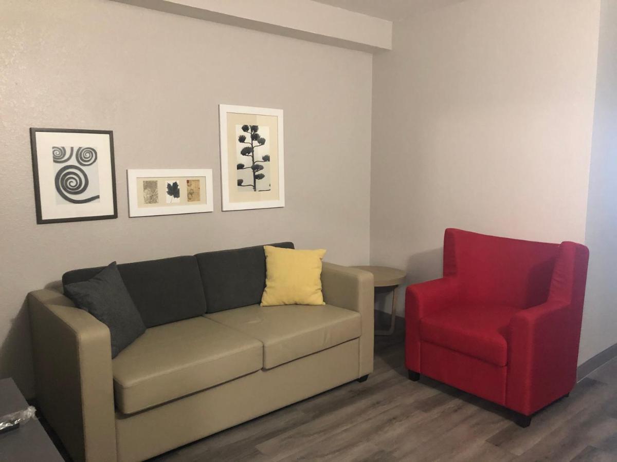 One-Bedroom Suite with Two Queen Beds - Non-Smoking