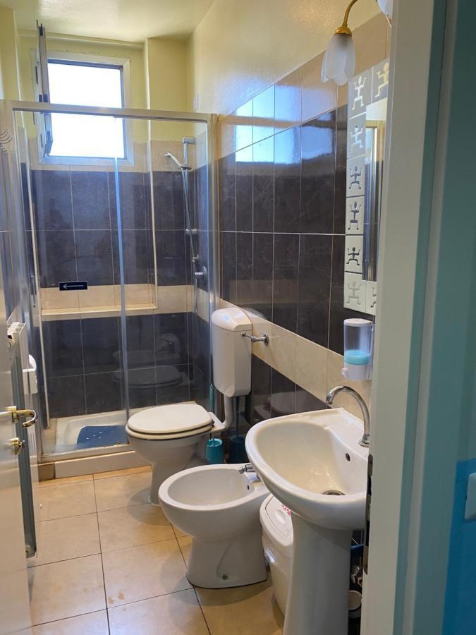Habitación Triple Básica con baño compartido