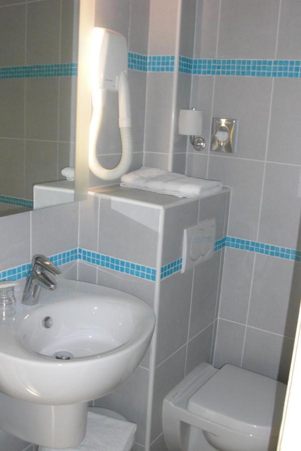 Single Room,1444777552:JPEG