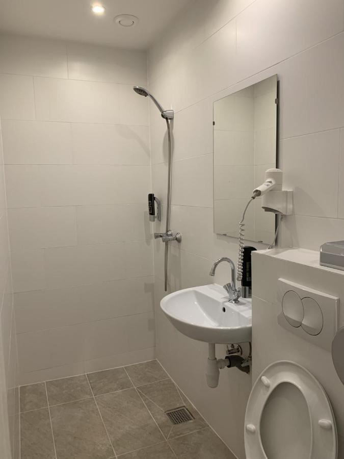 Posto Letto in Dormitorio Misto con 6 Letti