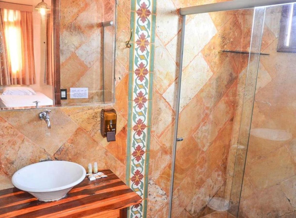 Quarto Triplo com Varanda e Vista para o Mar