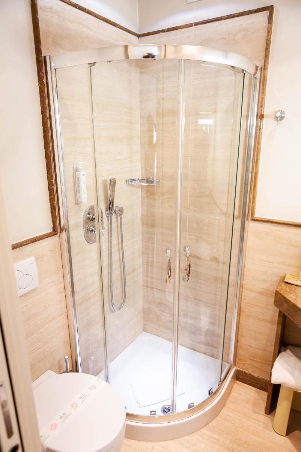 Single Room with Balcony,1013368957:JPEG