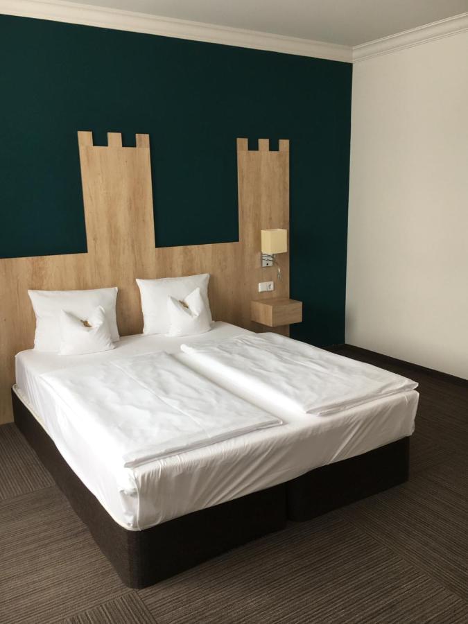 Großes Doppel-/Zweibettzimmer