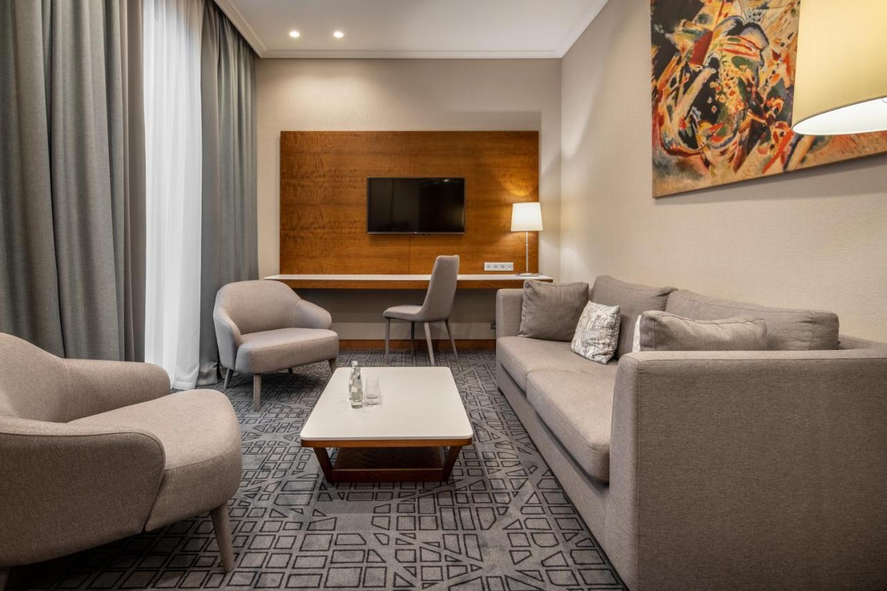 Family Room,1024979959:JPEG