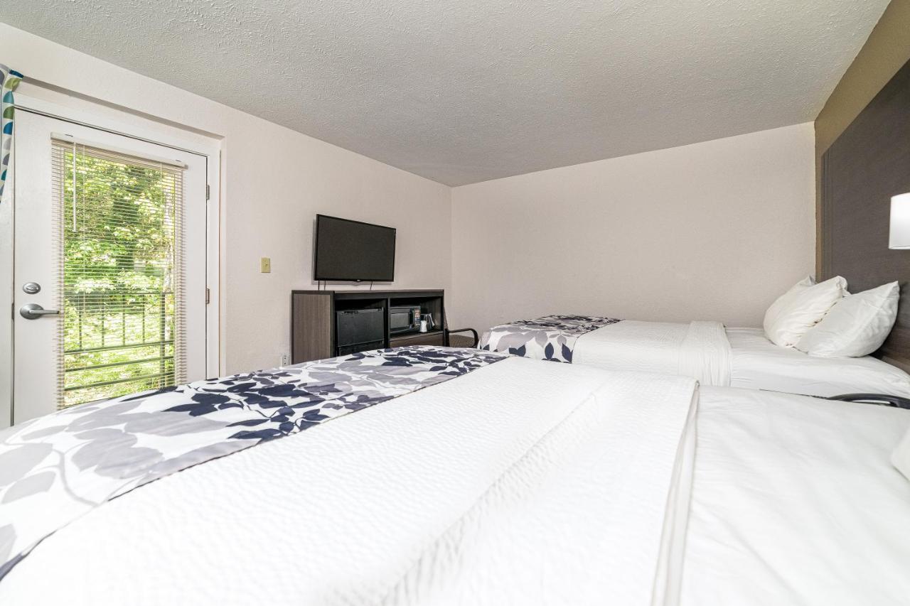 Double Room with Two Double Beds - Accessible