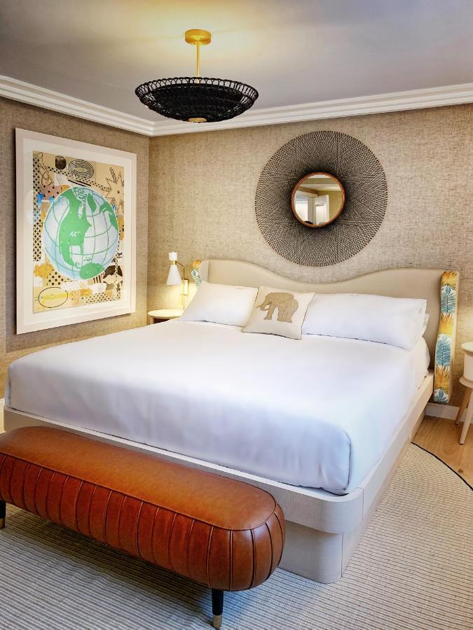 Zimmer mit Kingsize-Bett