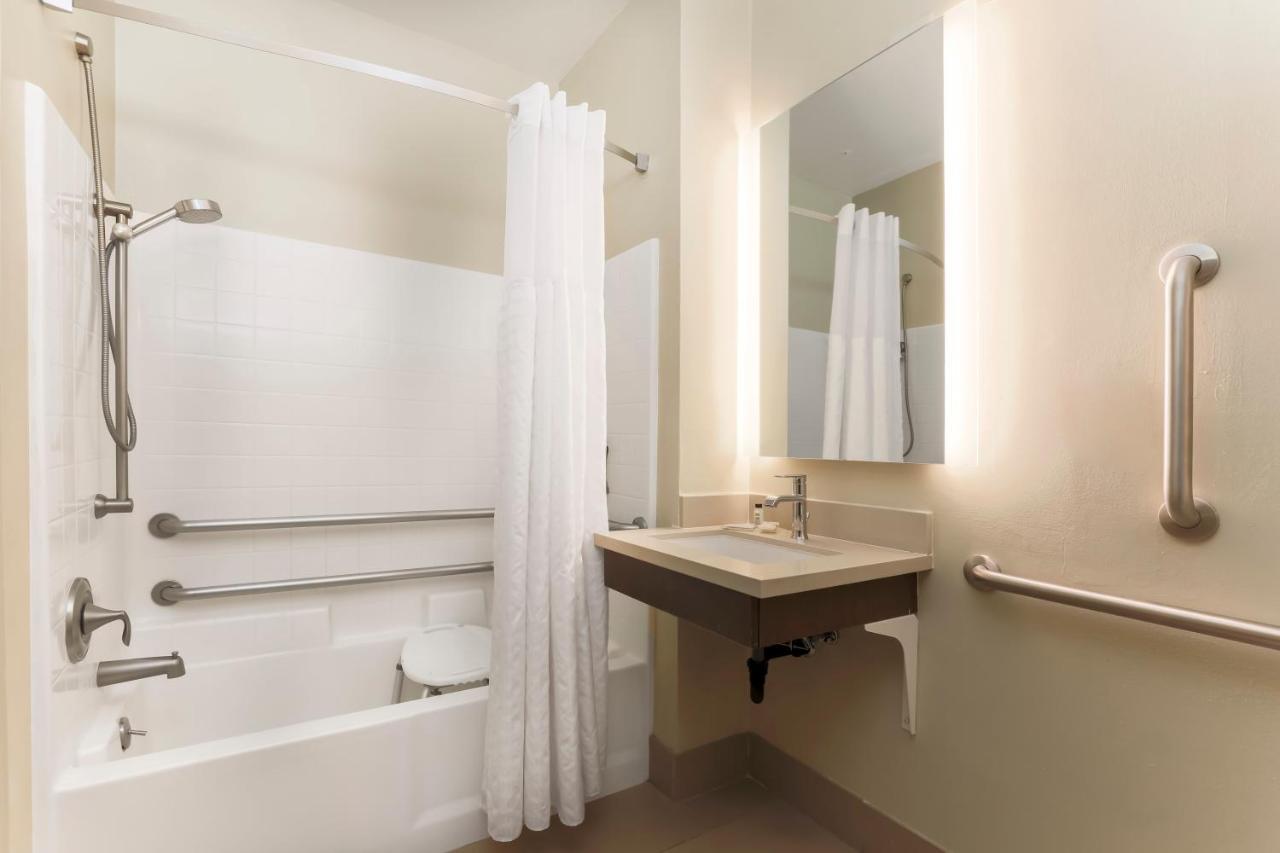 Two-Bedroom Suite with Bath Tub - Disability Access/Non-Smoking