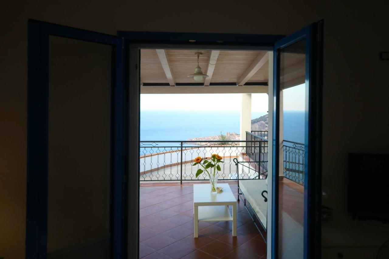 Camera Matrimoniale Deluxe con Balcone e Vista Mare