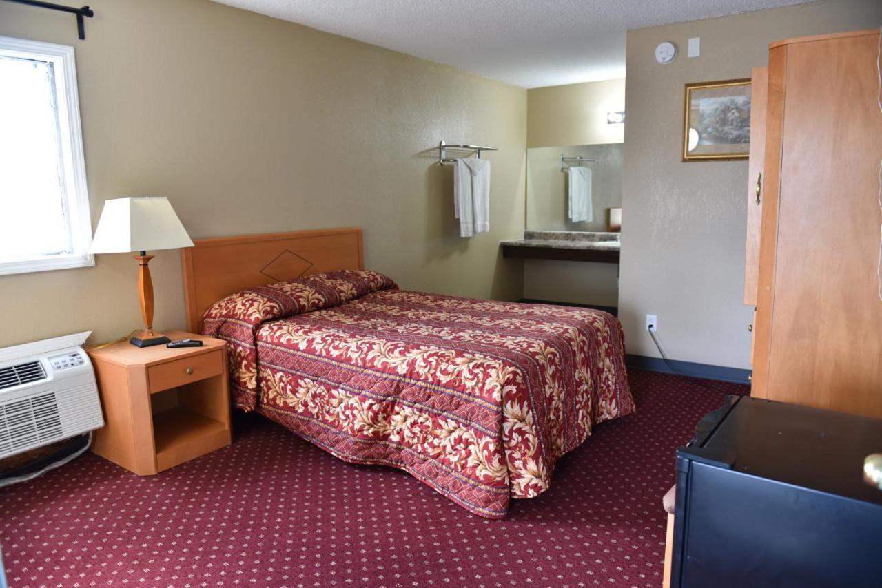 Queen Room - Mobility Access/Non-Smoking