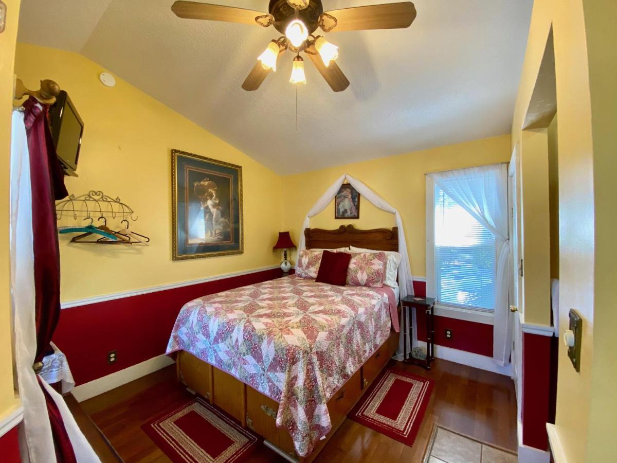 Queen Room with Balcony and Fireplace