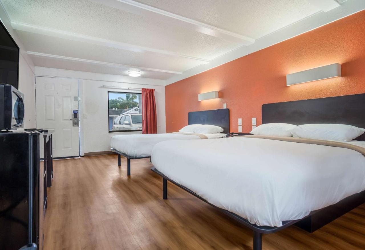 Queen Room with Two Queen Beds - Disability Access - Non-Smoking
