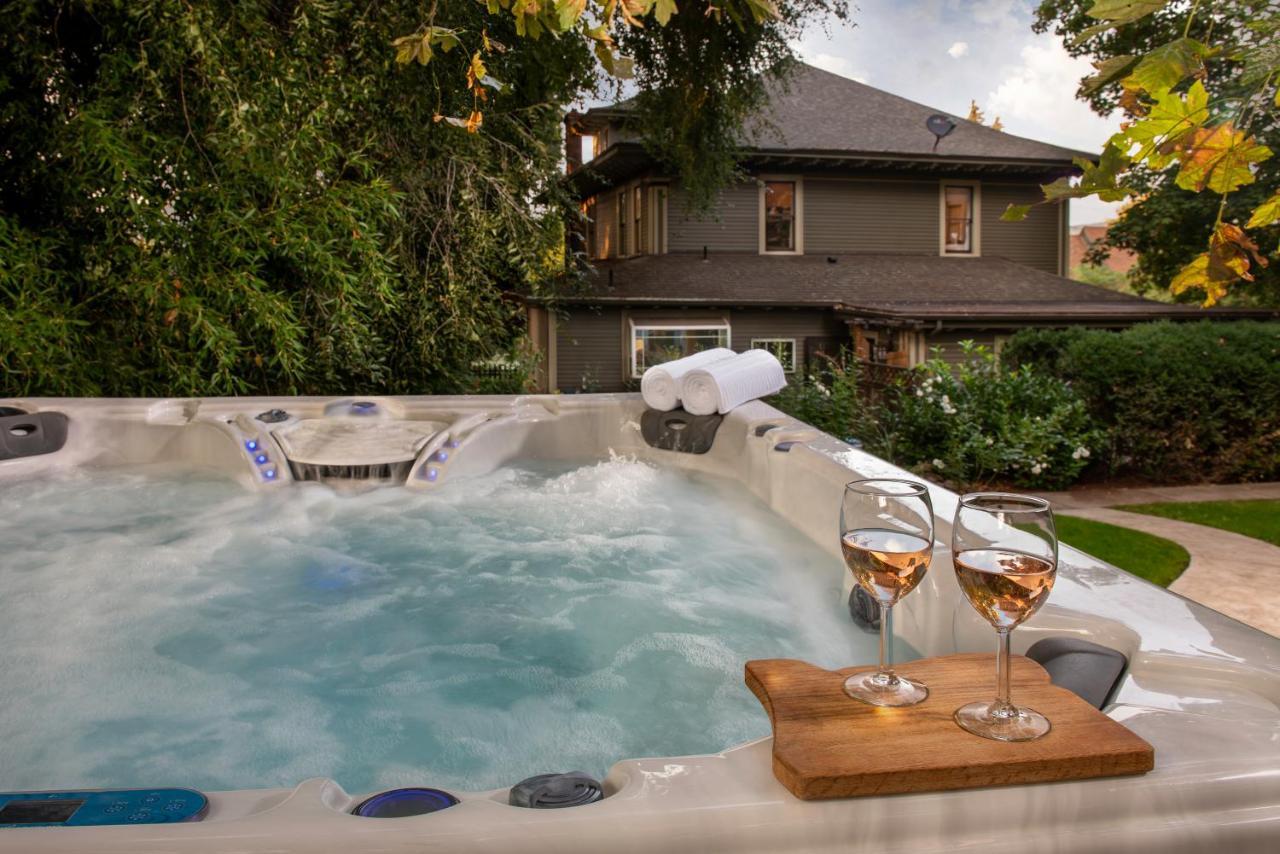 Deluxe King Suite