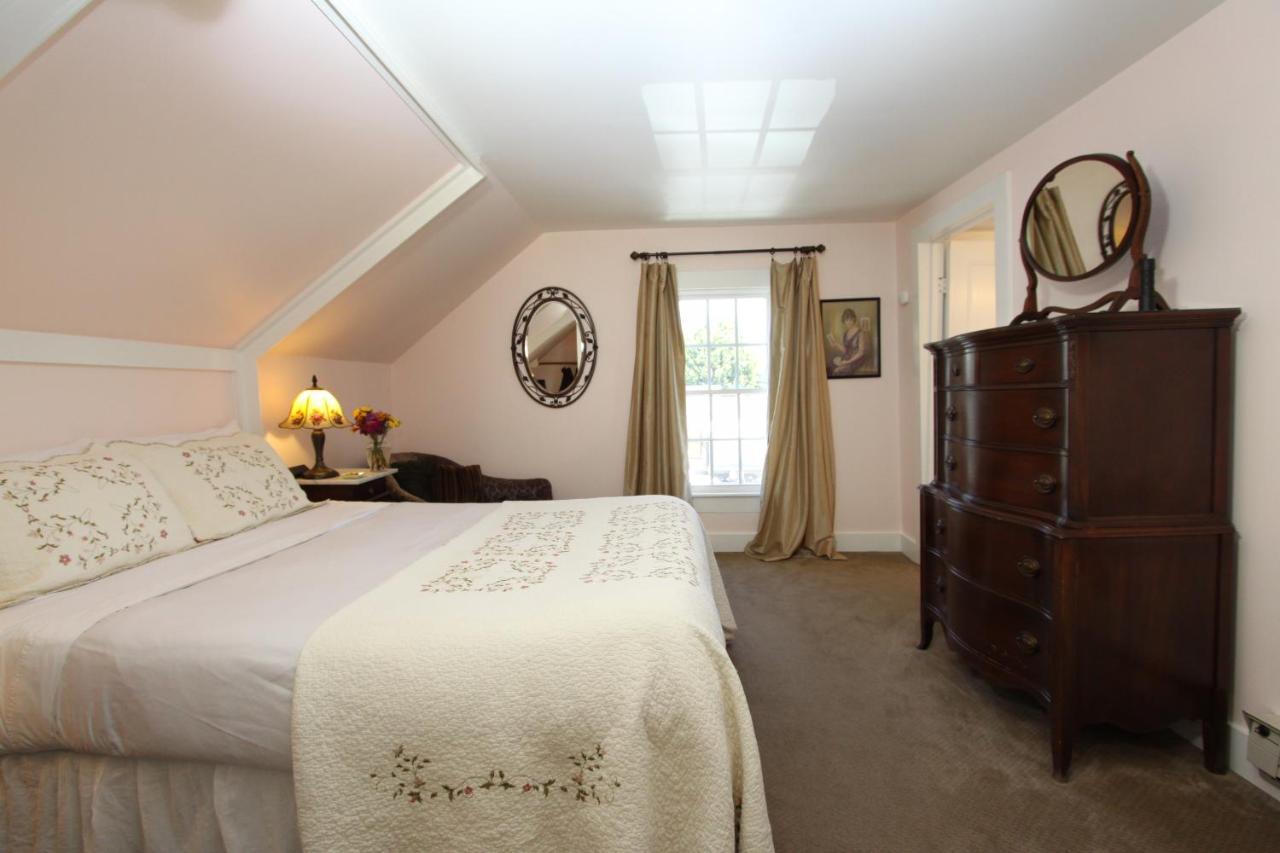 Queen Room