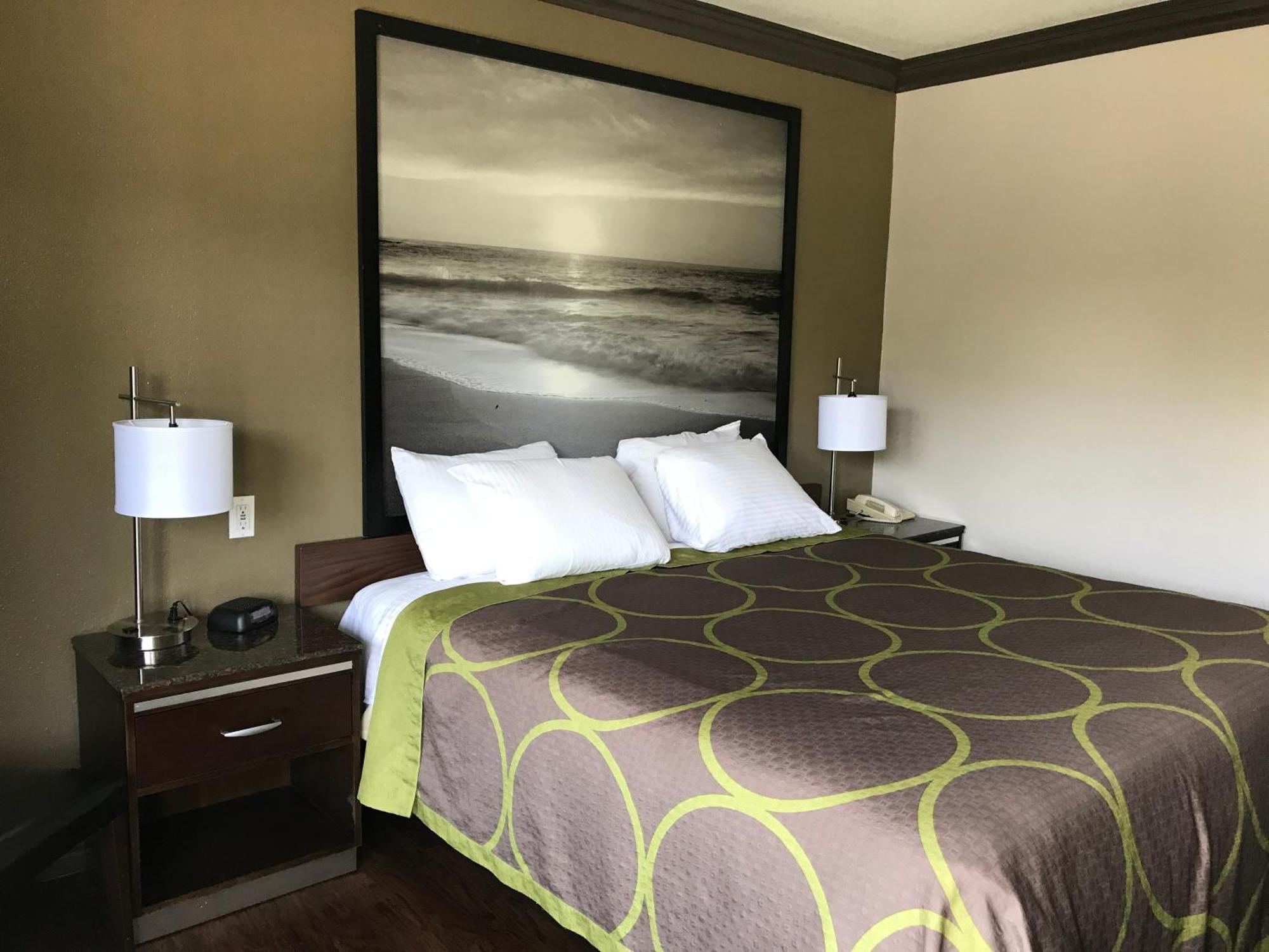 Kamer met Queensize Bed - Geschikt voor Gasten met een Lichamelijke Beperking/Rookvrij