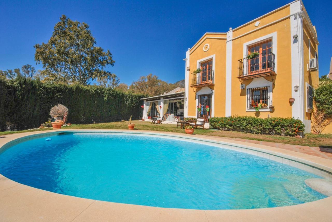 Habitación Doble Deluxe con balcón y vistas a la piscina