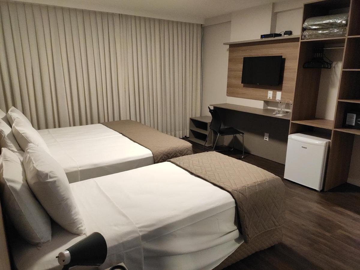 Quarto com 2 Camas de Solteiro