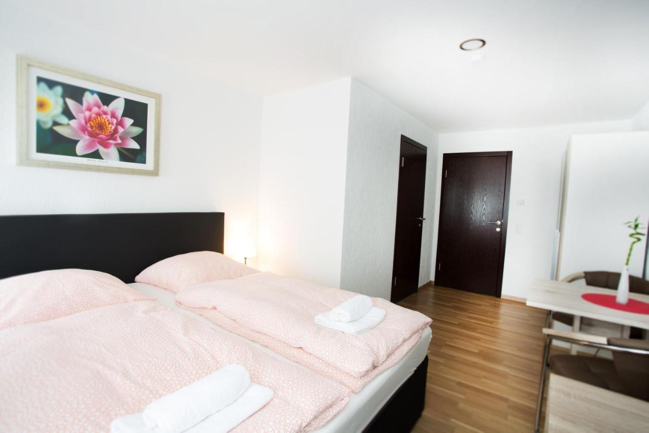 Doppel-/Zweibettzimmer mit Dusche