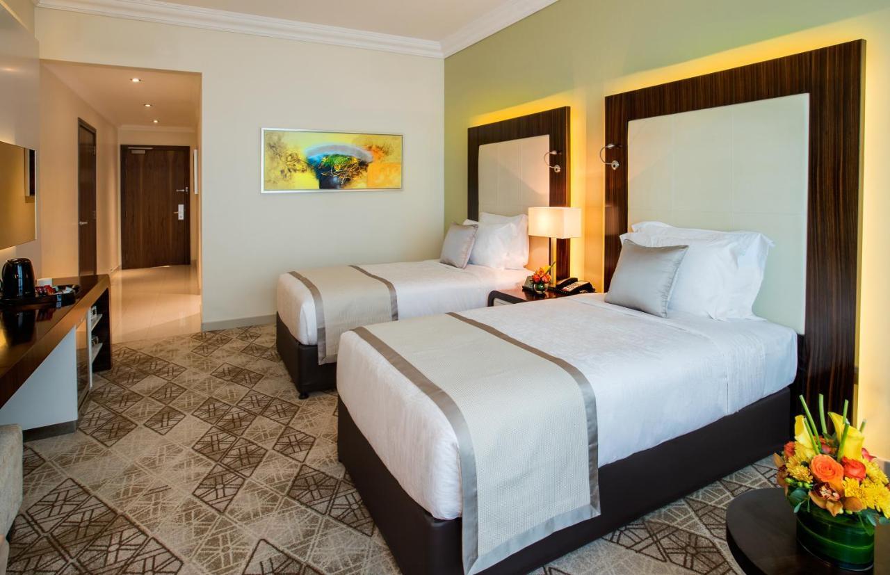 Quarto Clássico com 2 Camas de Solteiro