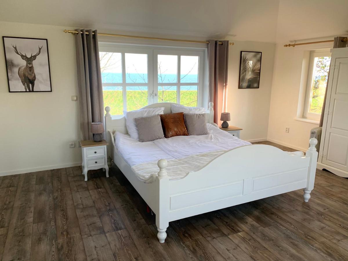Kamer met Kingsize Bed en Uitzicht op Meer