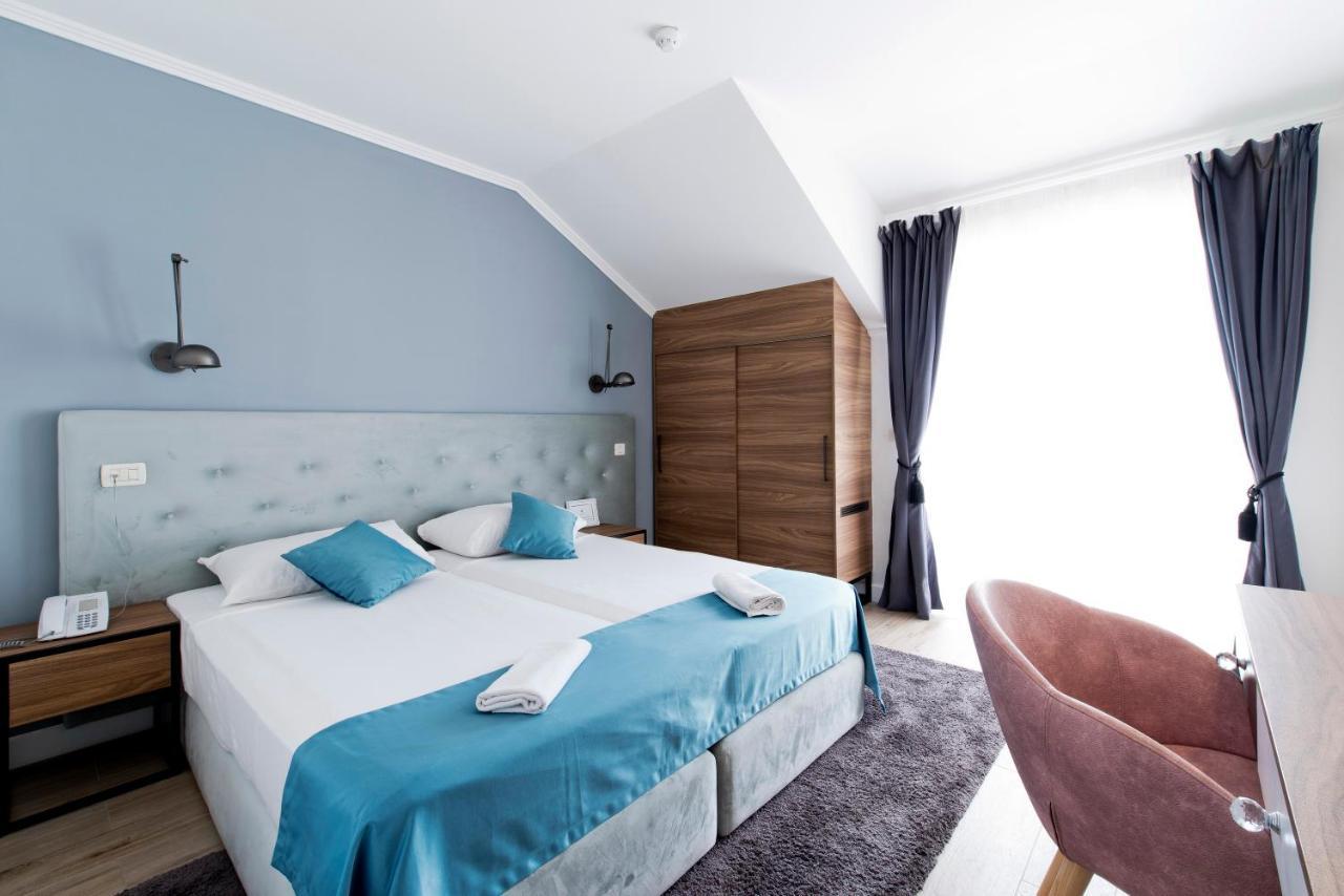 Double or Twin Room with Partial Sea View
