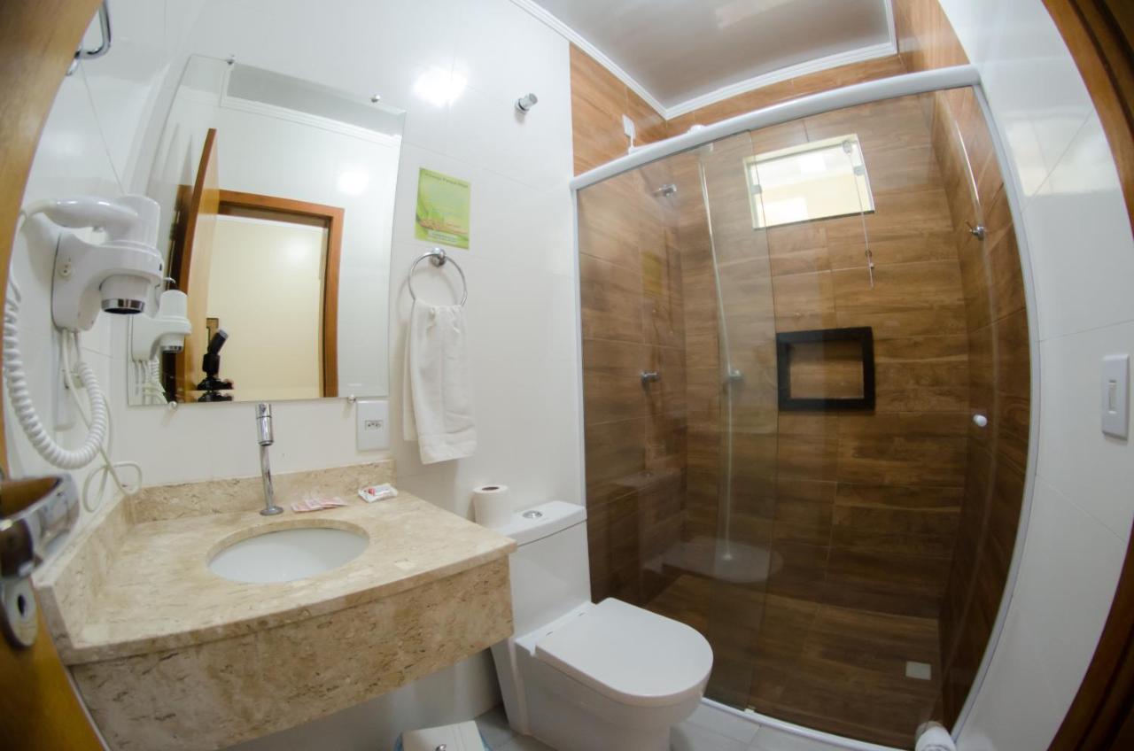 Quarto Triplo com Vista para a Piscina