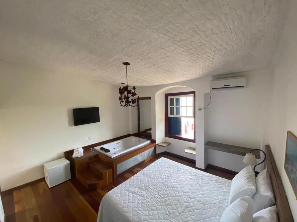 Suíte Super Luxo com Banheira de Hidromassagem e Ar-condicionado