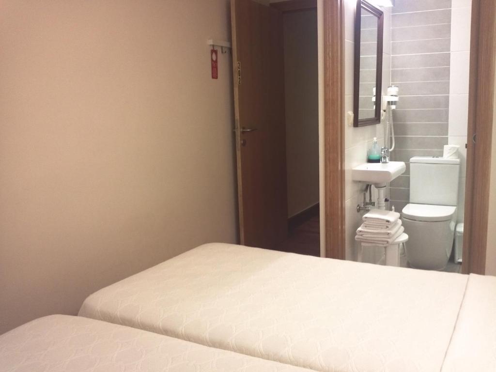 Zweibettzimmer mit eigenem Bad