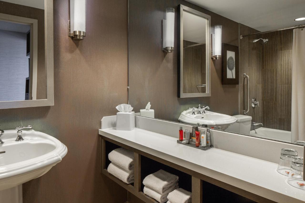 King or Two Double Room with CIty View