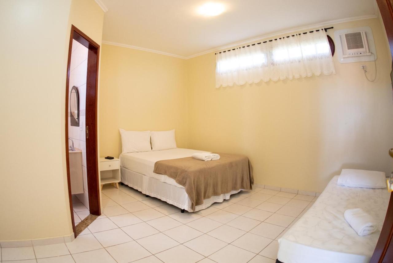 Quarto Triplo com Banheiro