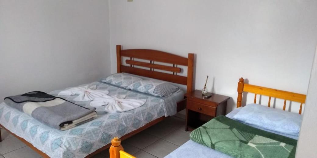 Quarto Triplo com Banheiro