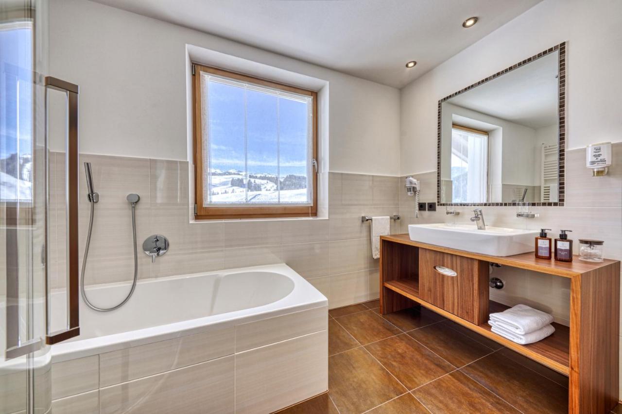 Junior Suite con Balcone e Vista Montagna