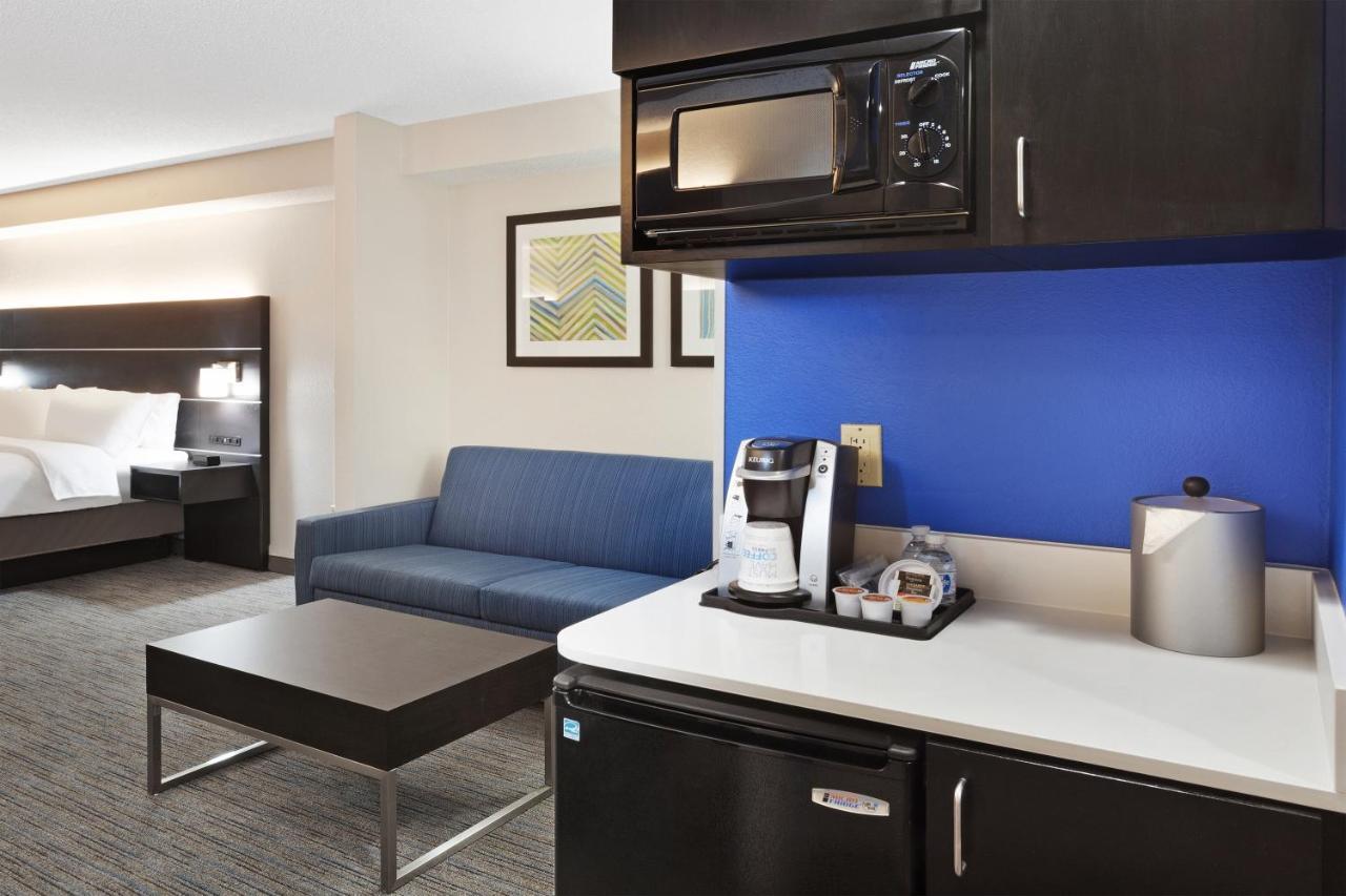 One-Bedroom Suite with Two Queen Beds