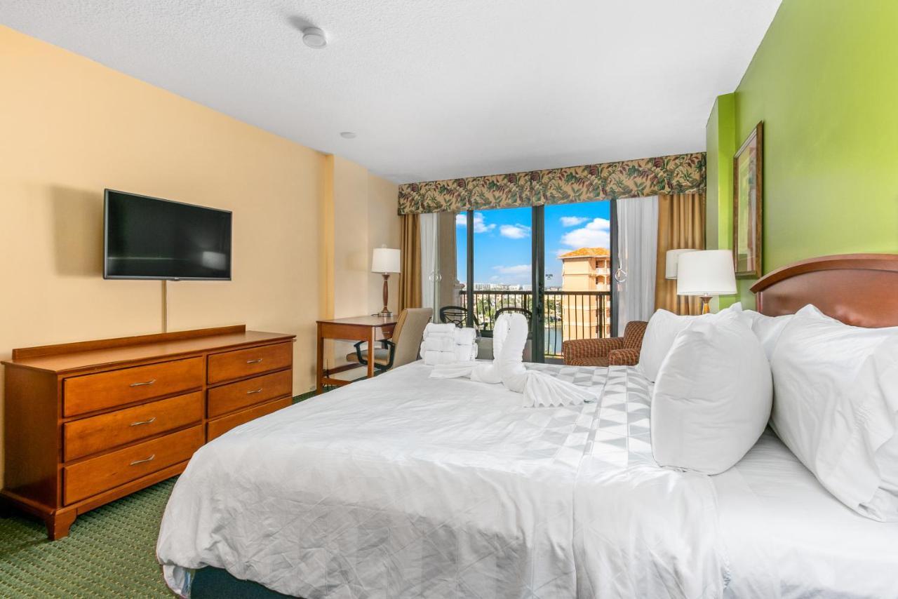 One-Bedroom Suite with Balcony and City VIew