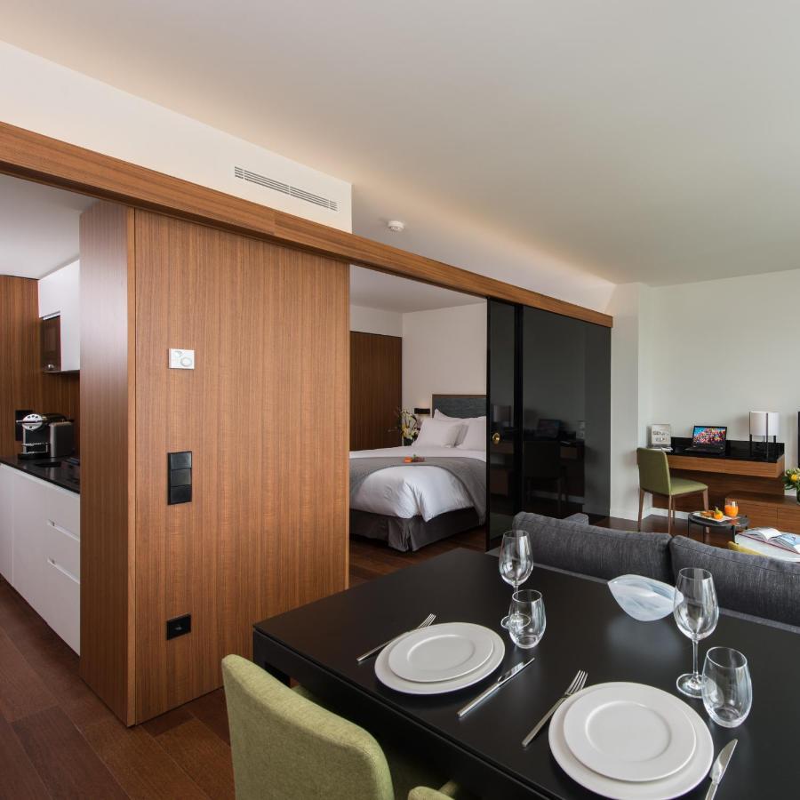 Deluxe Suite,622616250:JPEG