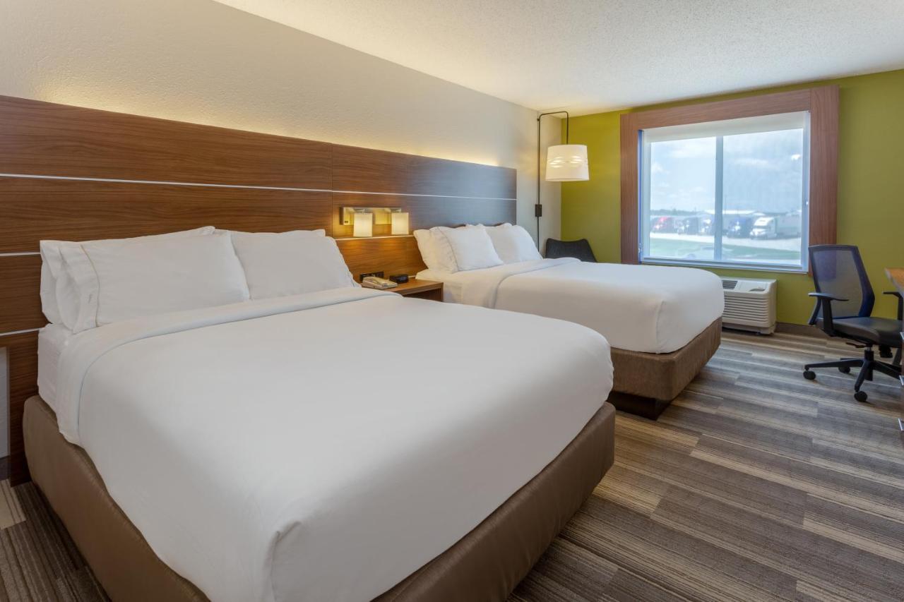 Queen Room with Two Queen Beds - Hearing Accessible/Non-Smoking