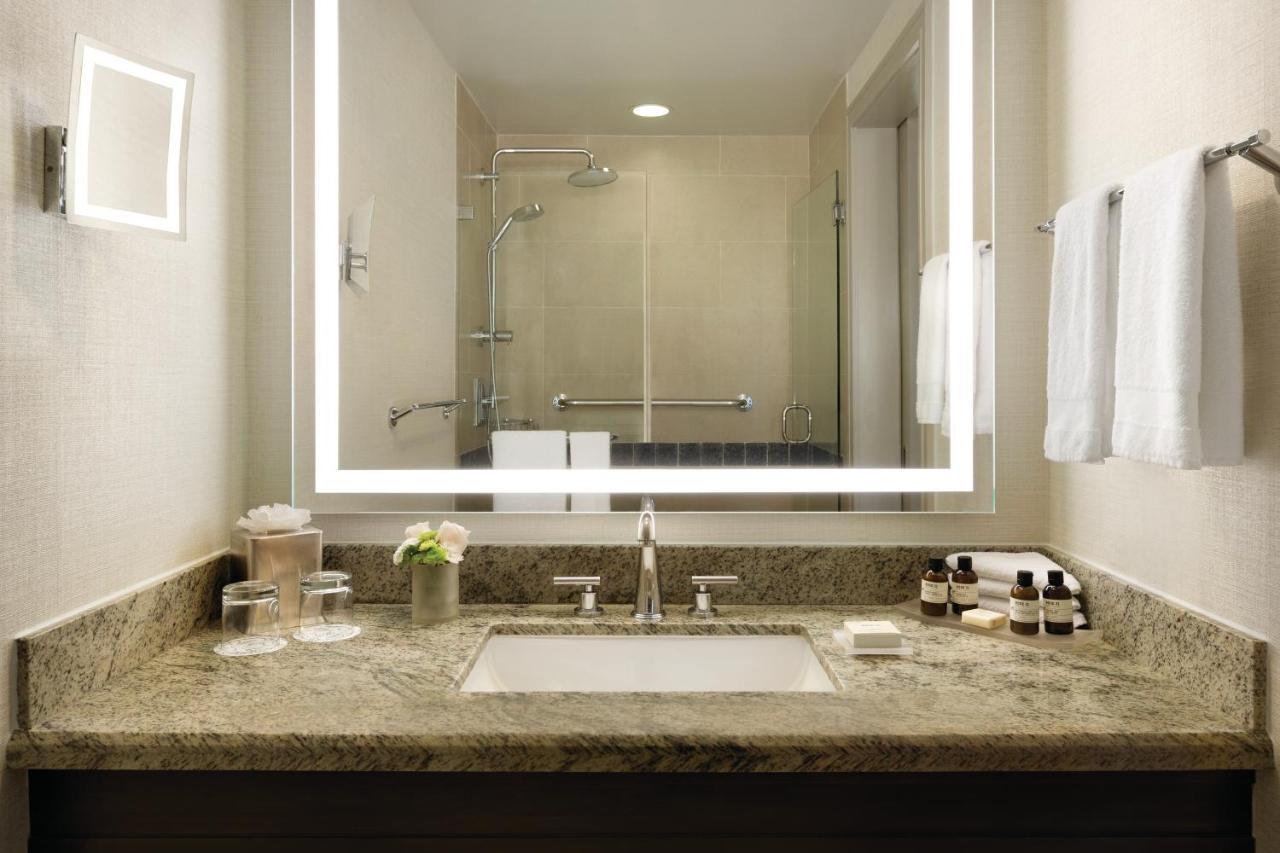 Fairmont King Room with City View,1275554692:JPEG