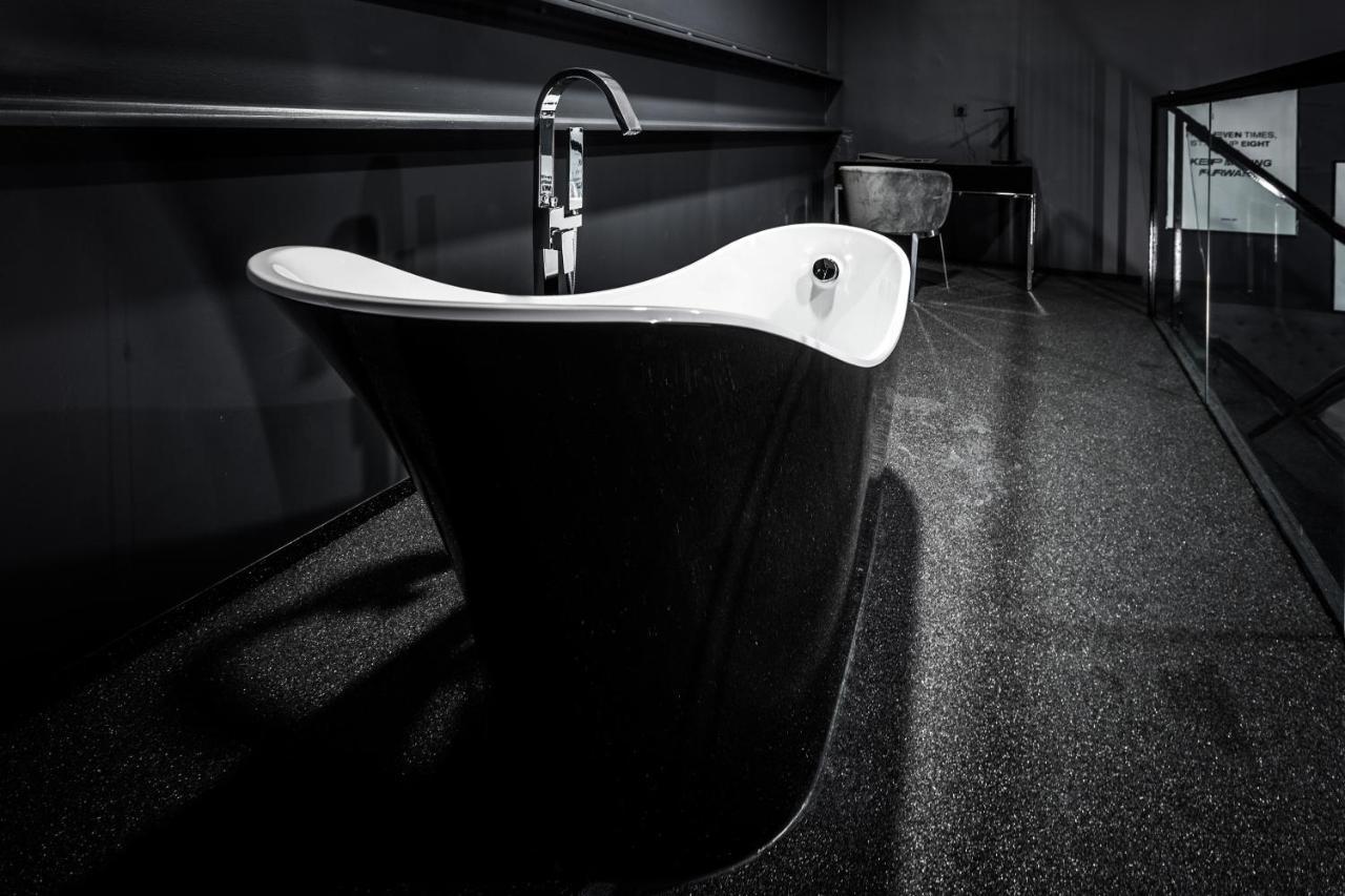 Superior Loft Black