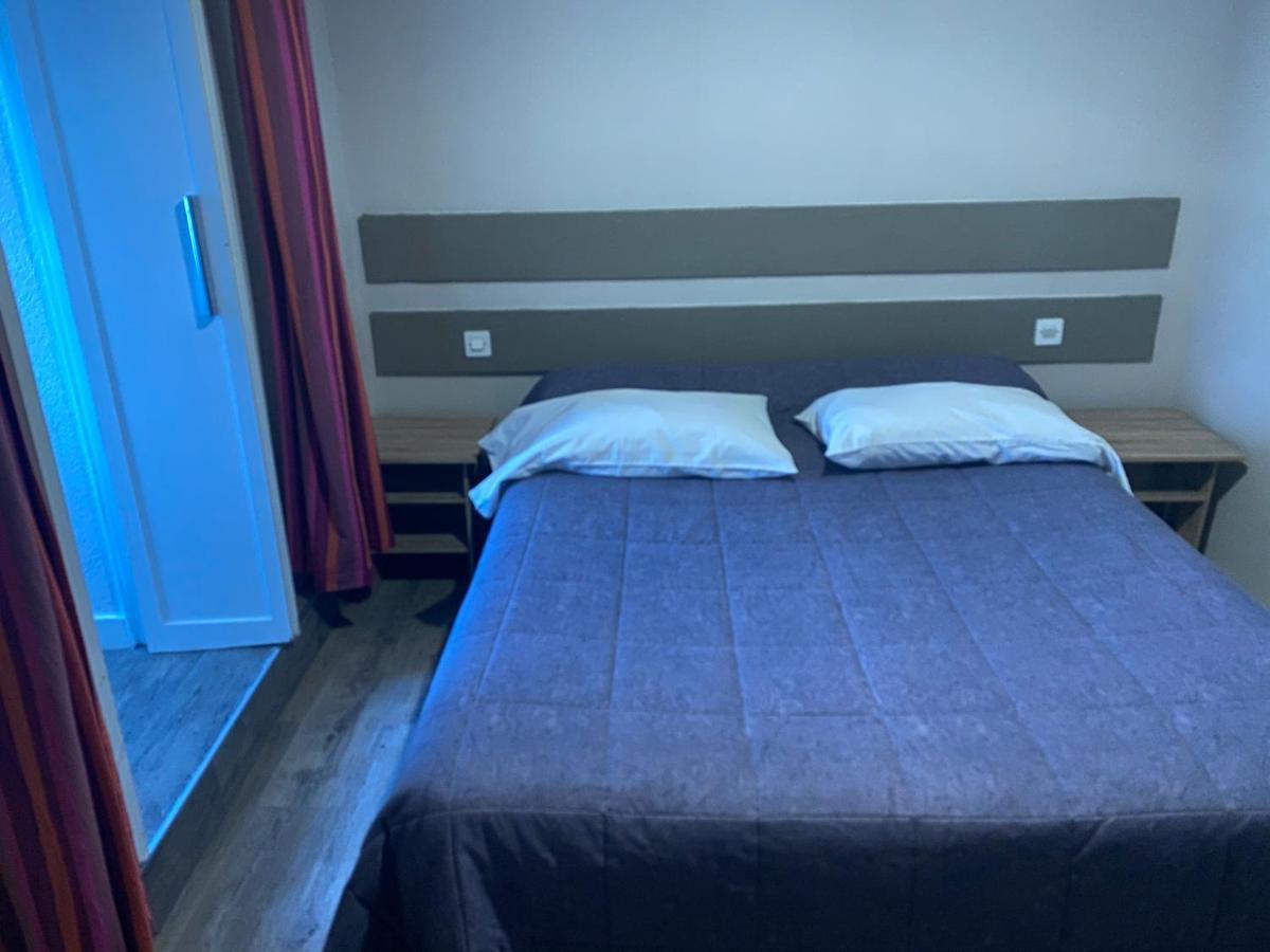 Chambre Double ou Lits Jumeaux avec Salle de Bains Commune