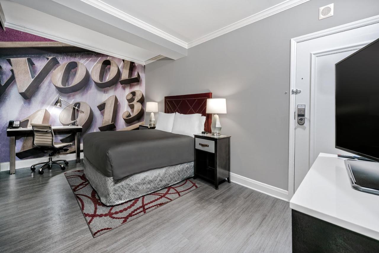 Standard-kamer met queensize bed en toegankelijke douche - Toegankelijk voor rolstoelgebruikers